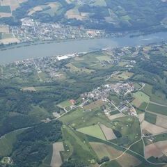 Flugwegposition um 10:47:54: Aufgenommen in der Nähe von Gemeinde Maria Taferl, Österreich in 2004 Meter
